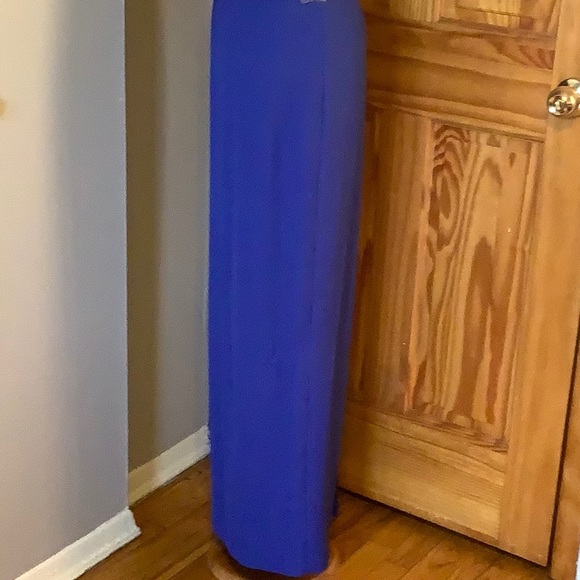 Aspeed Gown - Picture 5 of 10